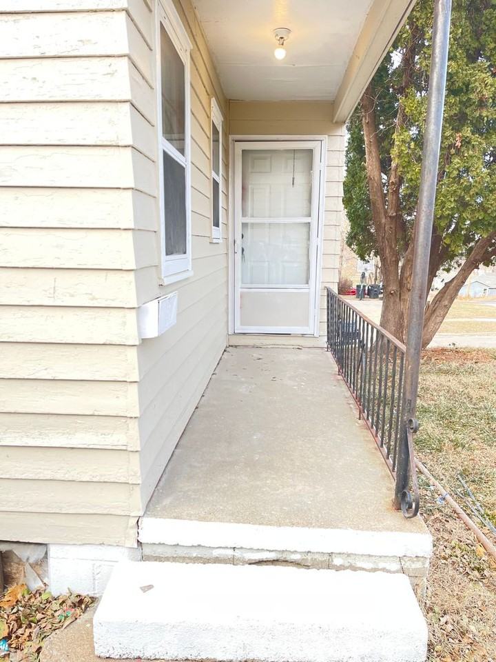3826 N 36th St - Photo 2 of 20