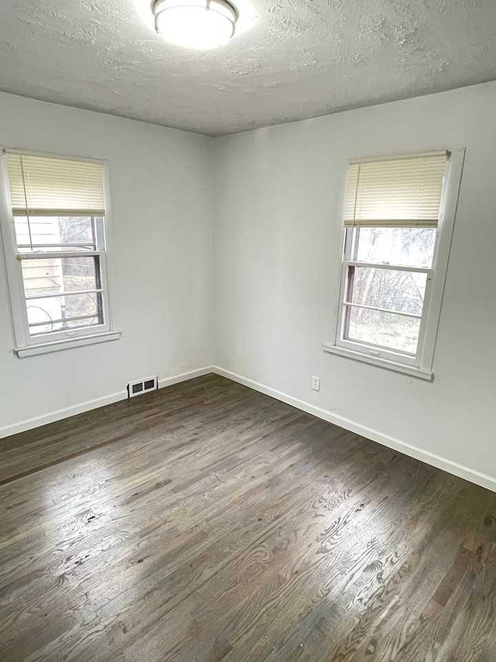 3826 N 36th St - Photo 6 of 20