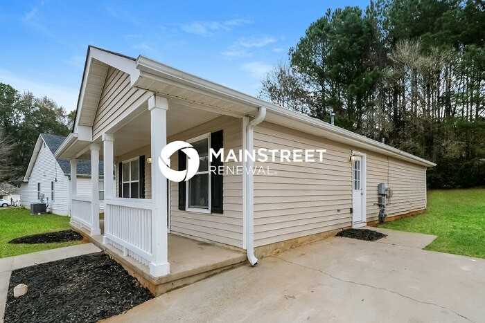 838 Tramore Dr - Photo 2 of 16