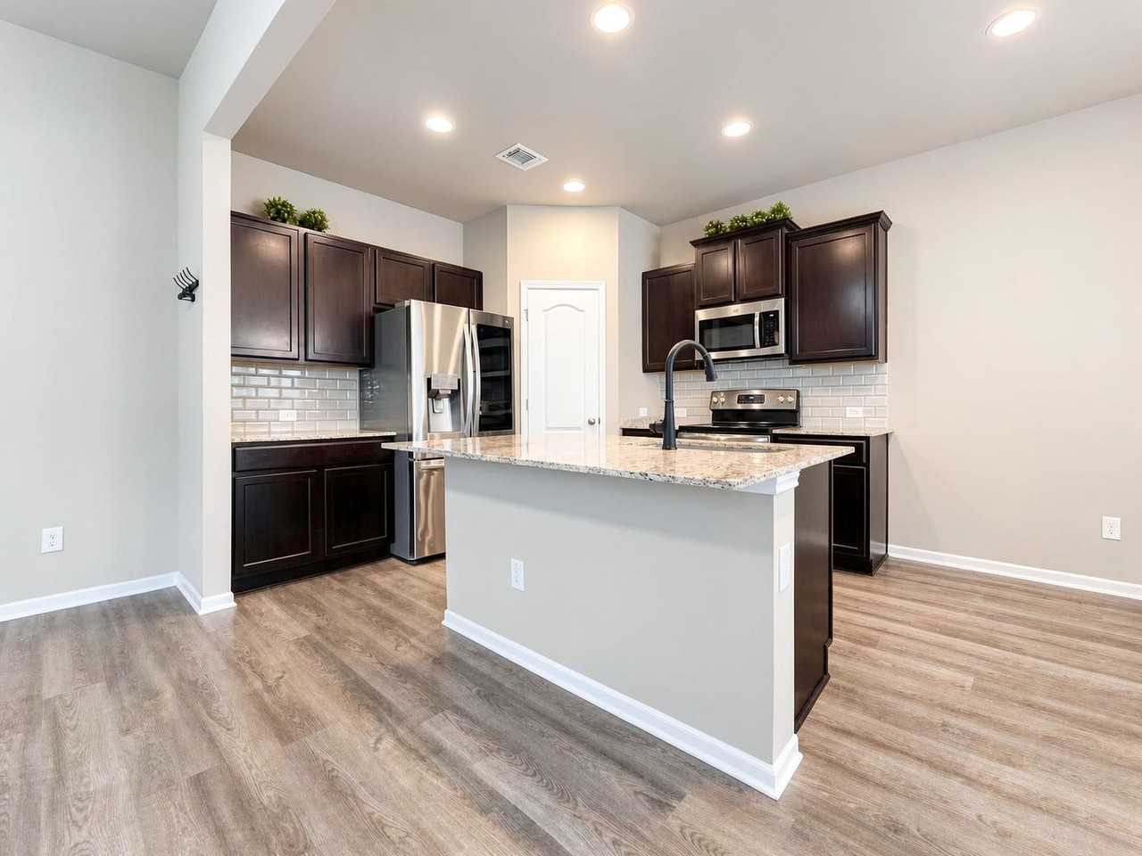 2210 Hayes St - Photo 3 of 19
