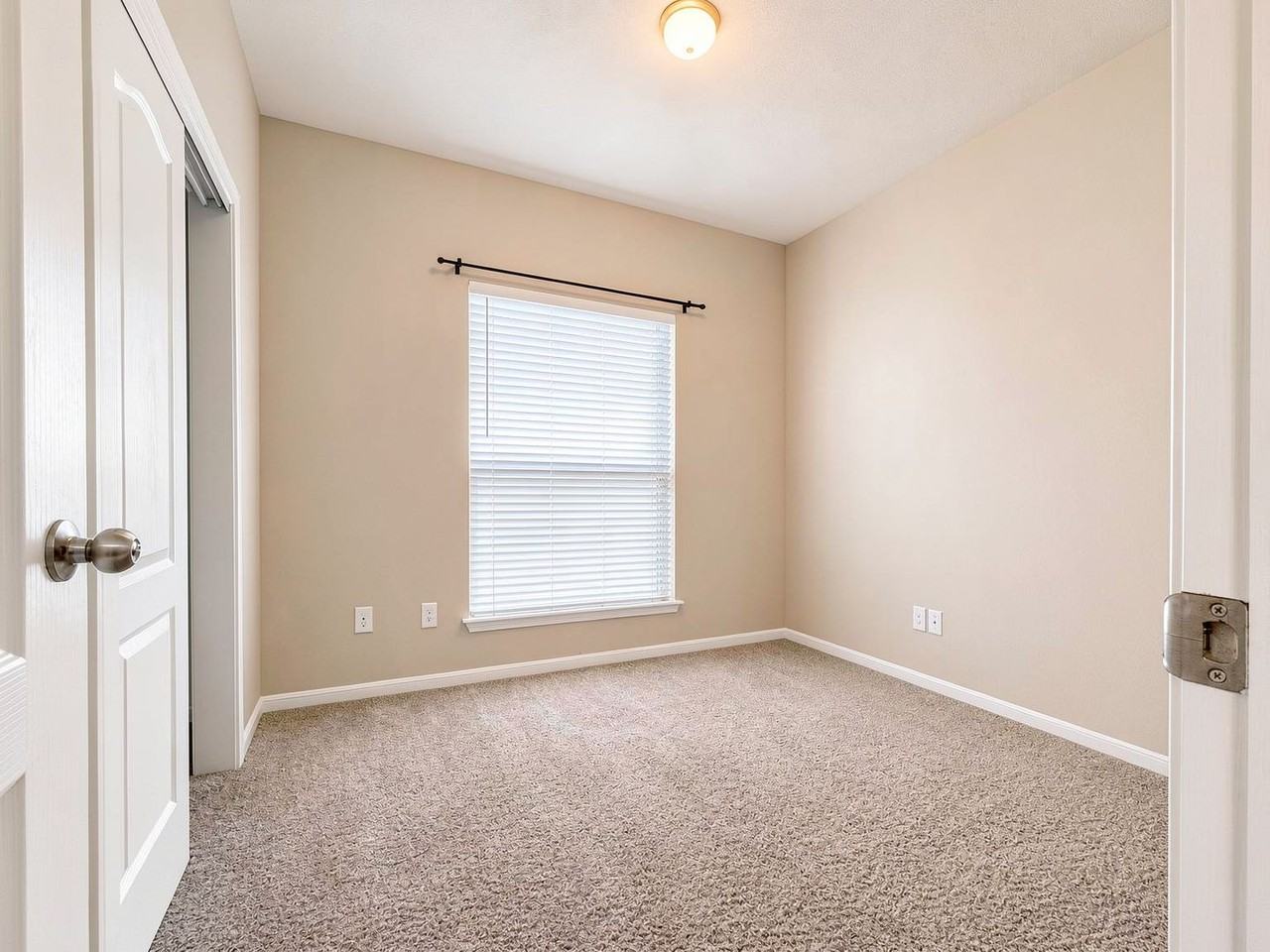 2210 Hayes St - Photo 4 of 19