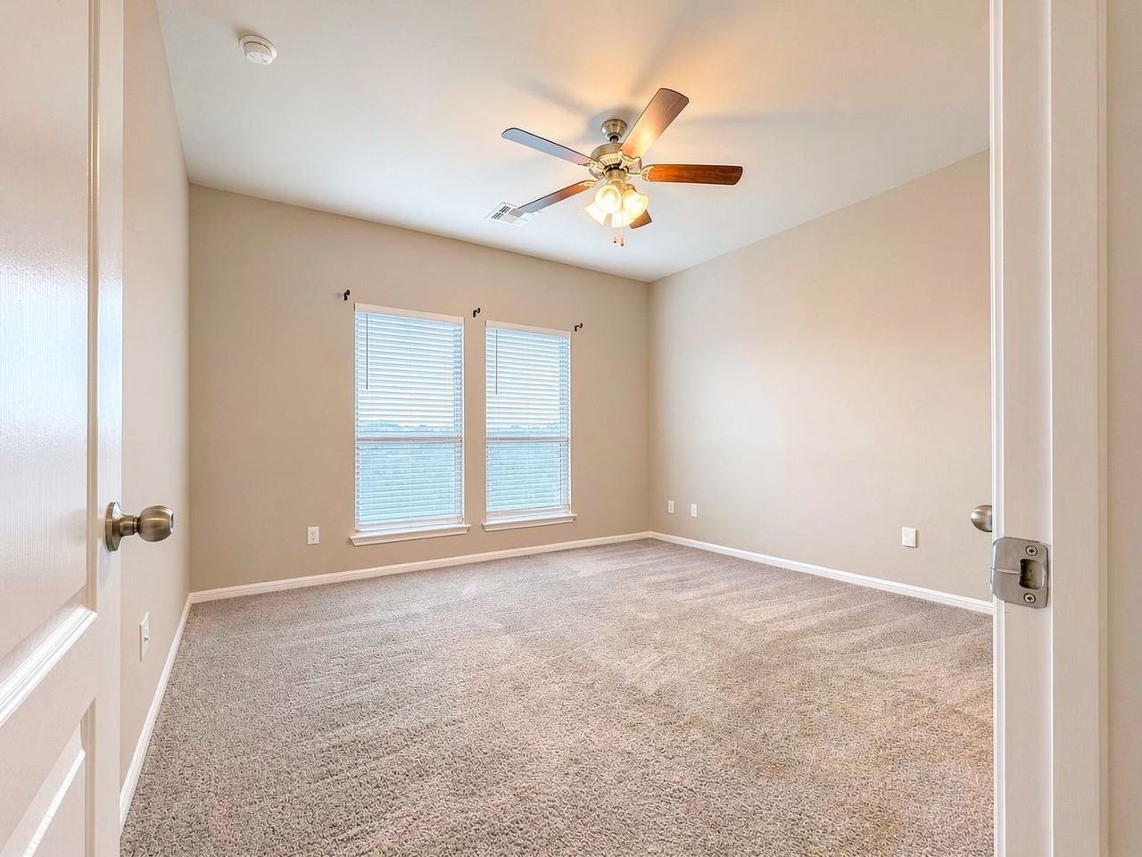 2210 Hayes St - Photo 5 of 19