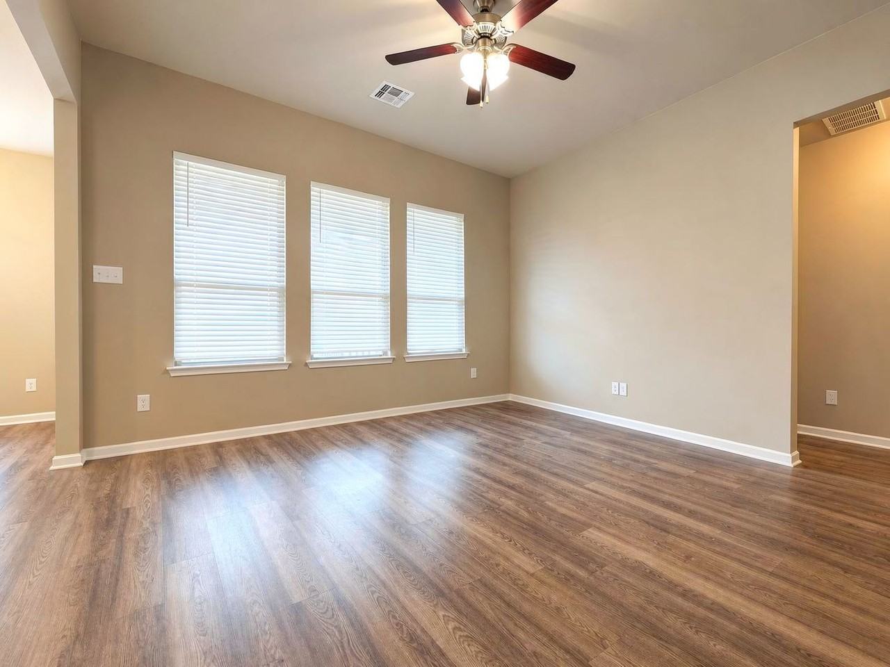 2210 Hayes St - Photo 6 of 19