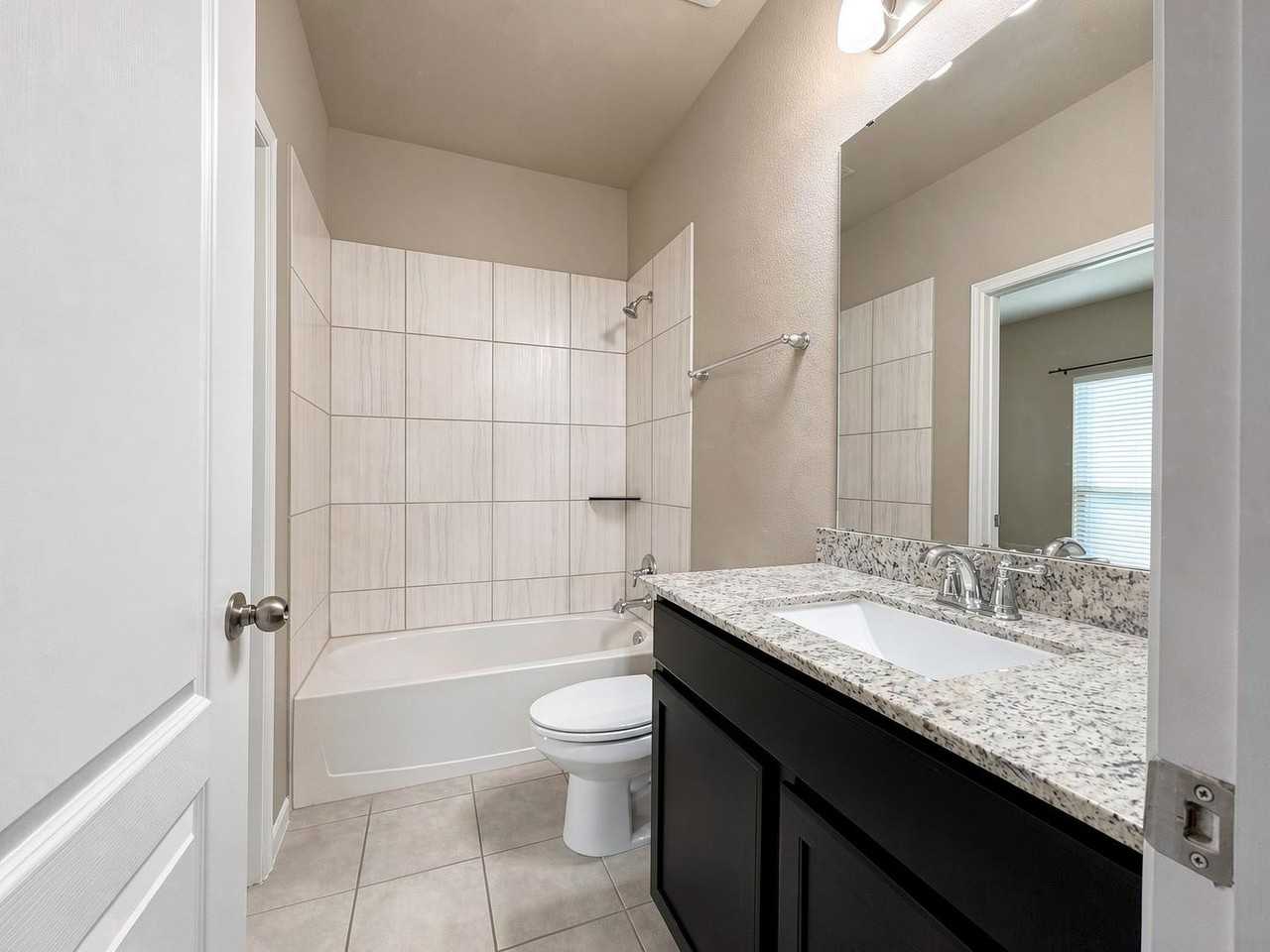 2210 Hayes St - Photo 7 of 19