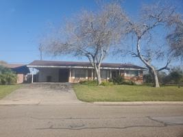 featured image of 2417 N Parkwood Dr