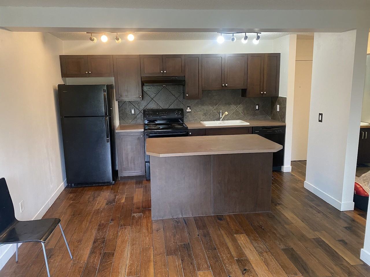 4127 Bow Trail Sw - Photo 2 of 50