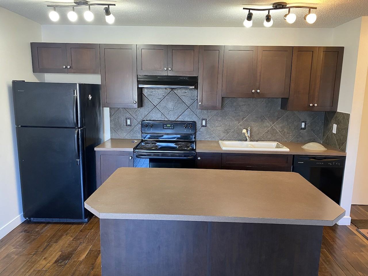 4127 Bow Trail Sw - Photo 7 of 50