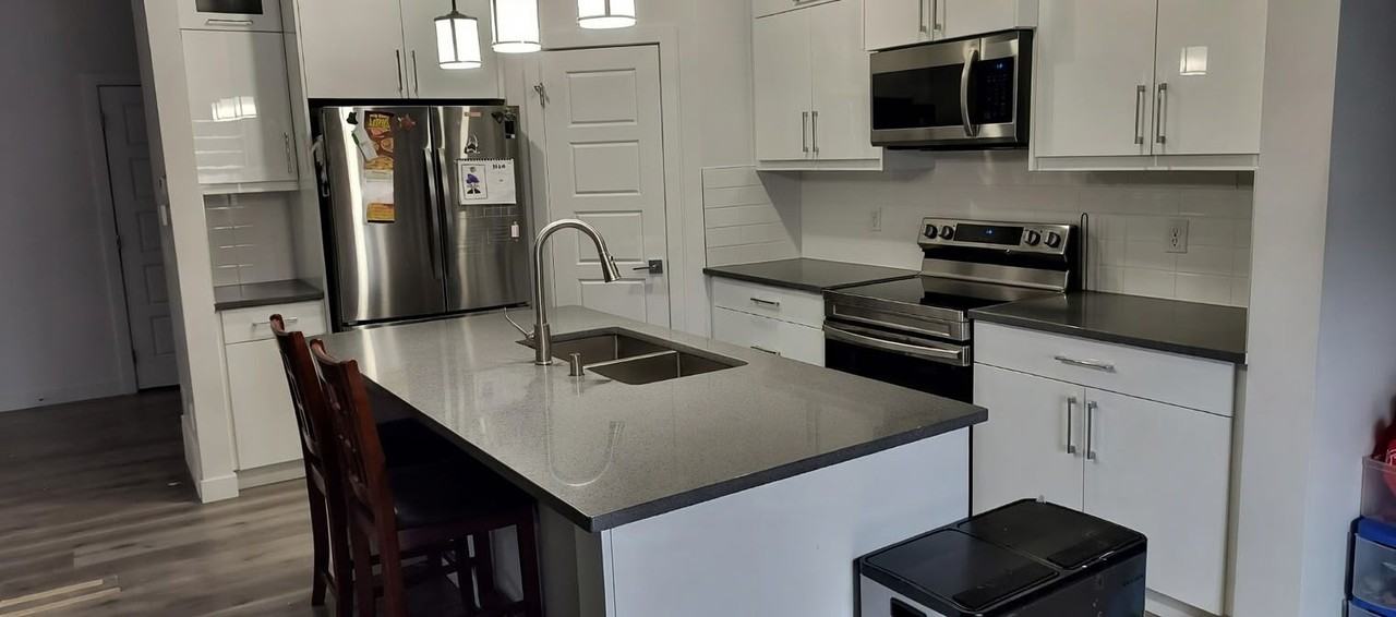 578 Kleins Cres - Photo 2 of 8