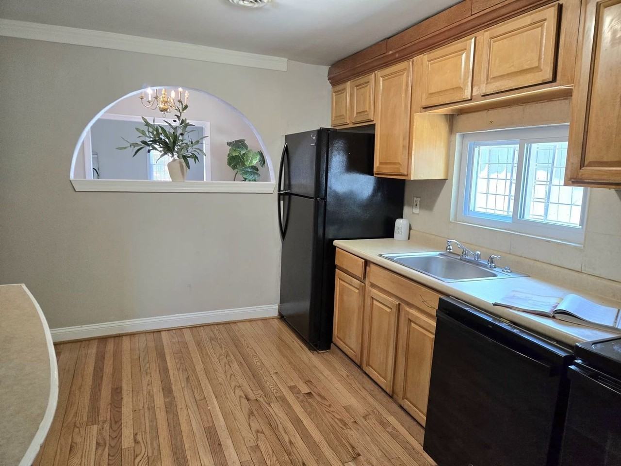 805 Eastern Ave - Photo 2 of 10