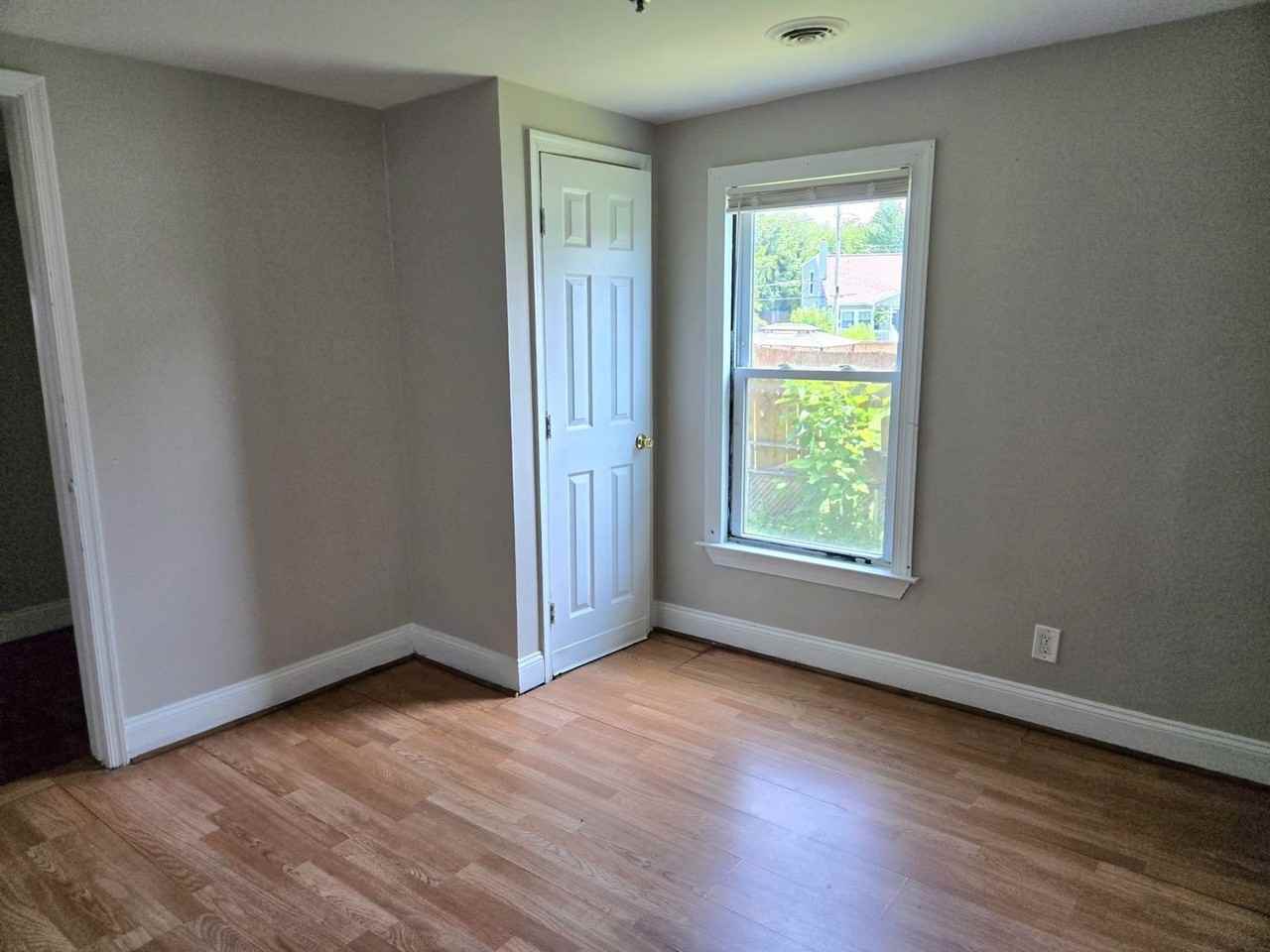 805 Eastern Ave - Photo 5 of 10