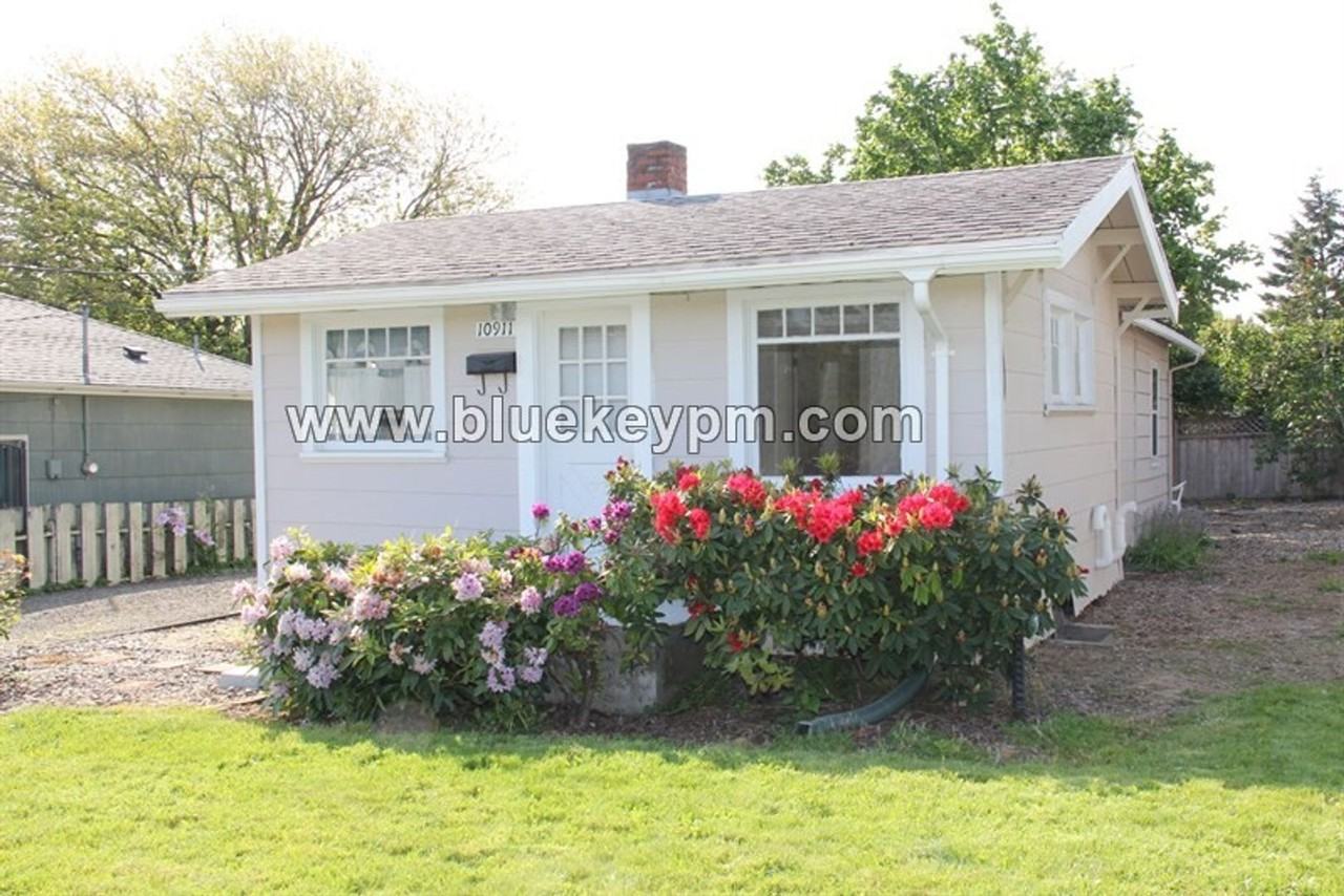 10911 Se Myrtle St - Photo 3 of 15