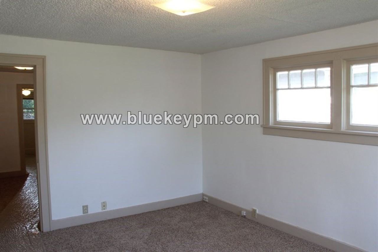 10911 Se Myrtle St - Photo 4 of 15