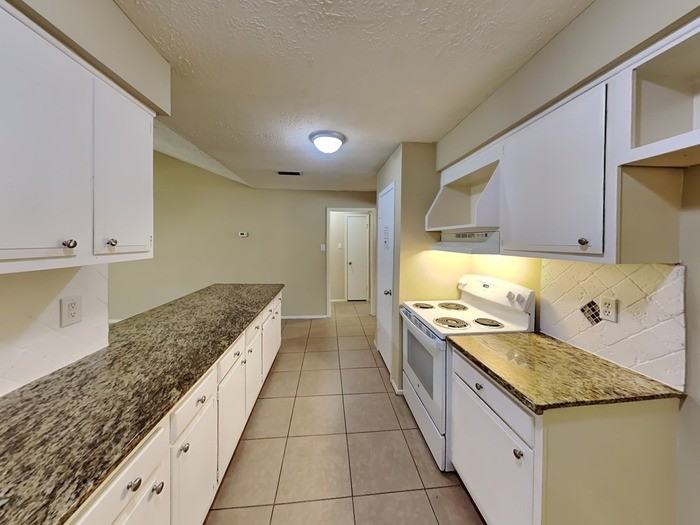 16627 Blackhawk Blvd - Photo 7 of 23