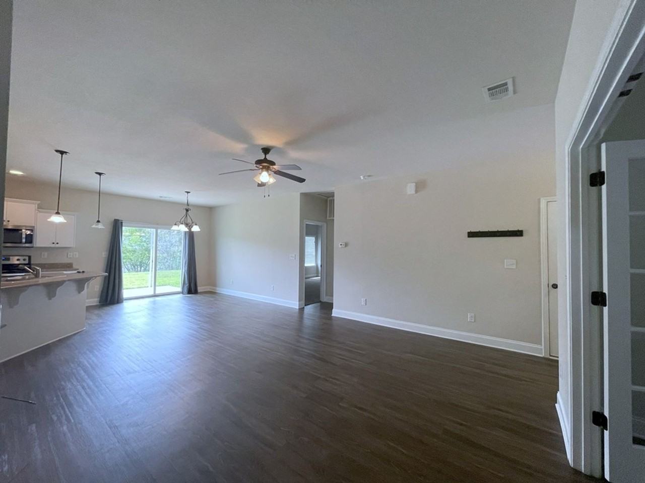 111 Willow Dr - Photo 3 of 8