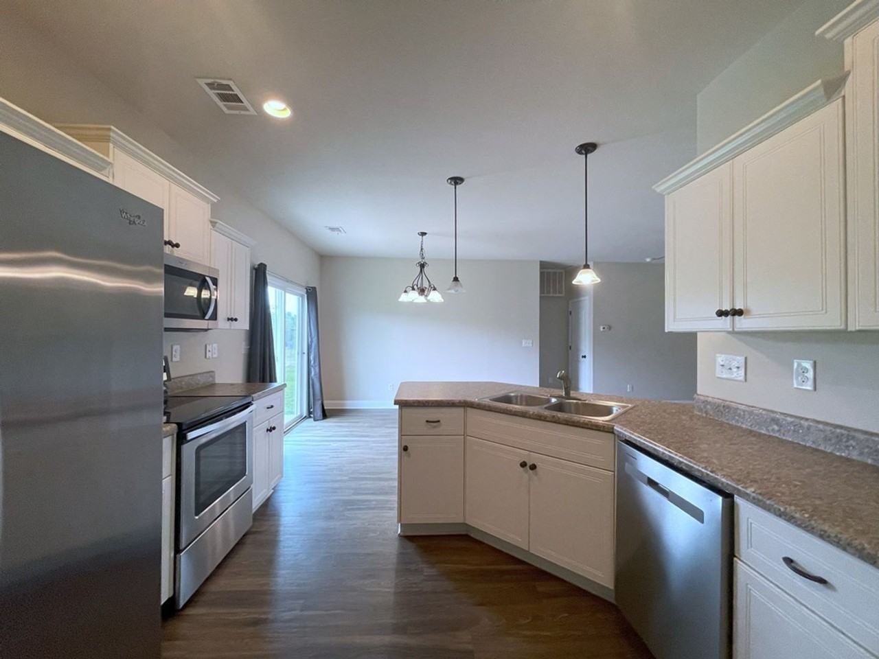 111 Willow Dr - Photo 4 of 8