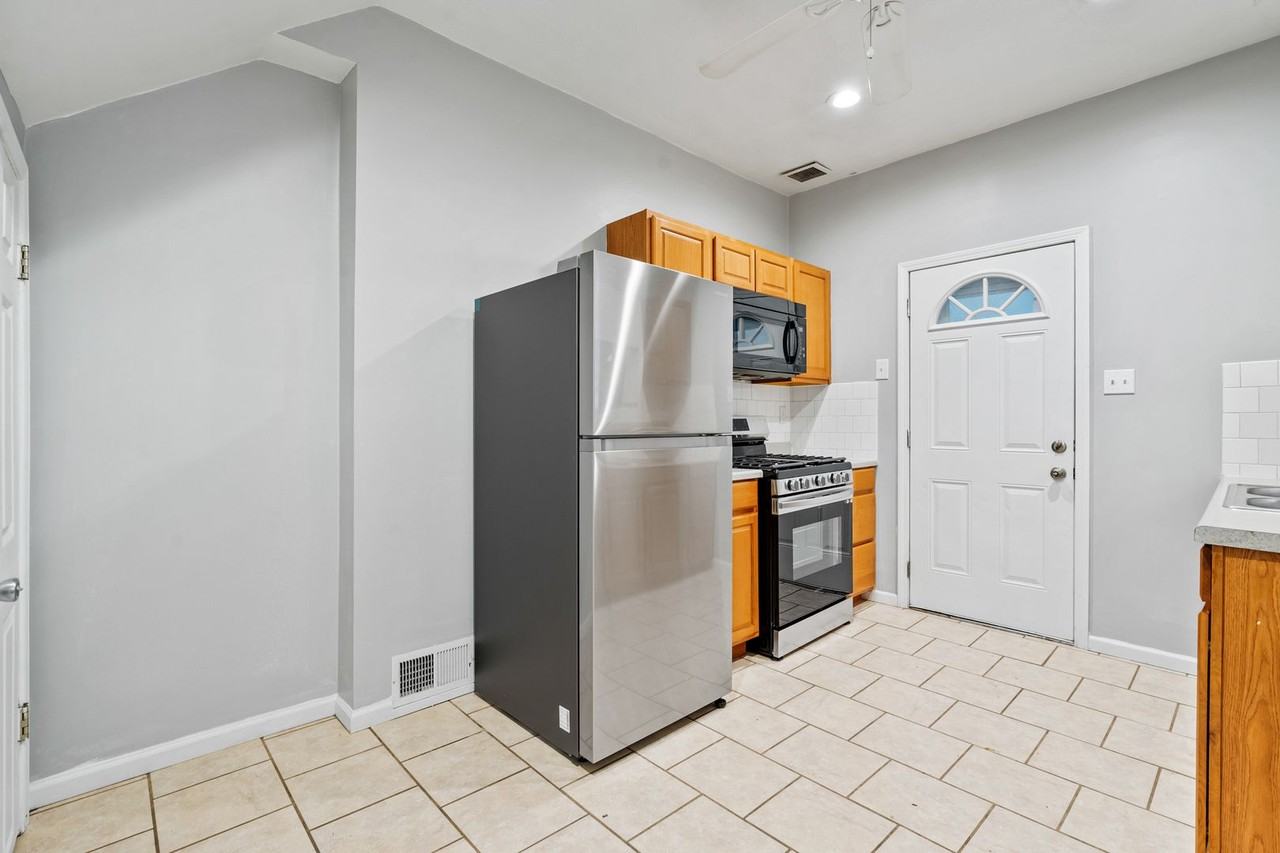 410 Lorenz Ave - Photo 6 of 31