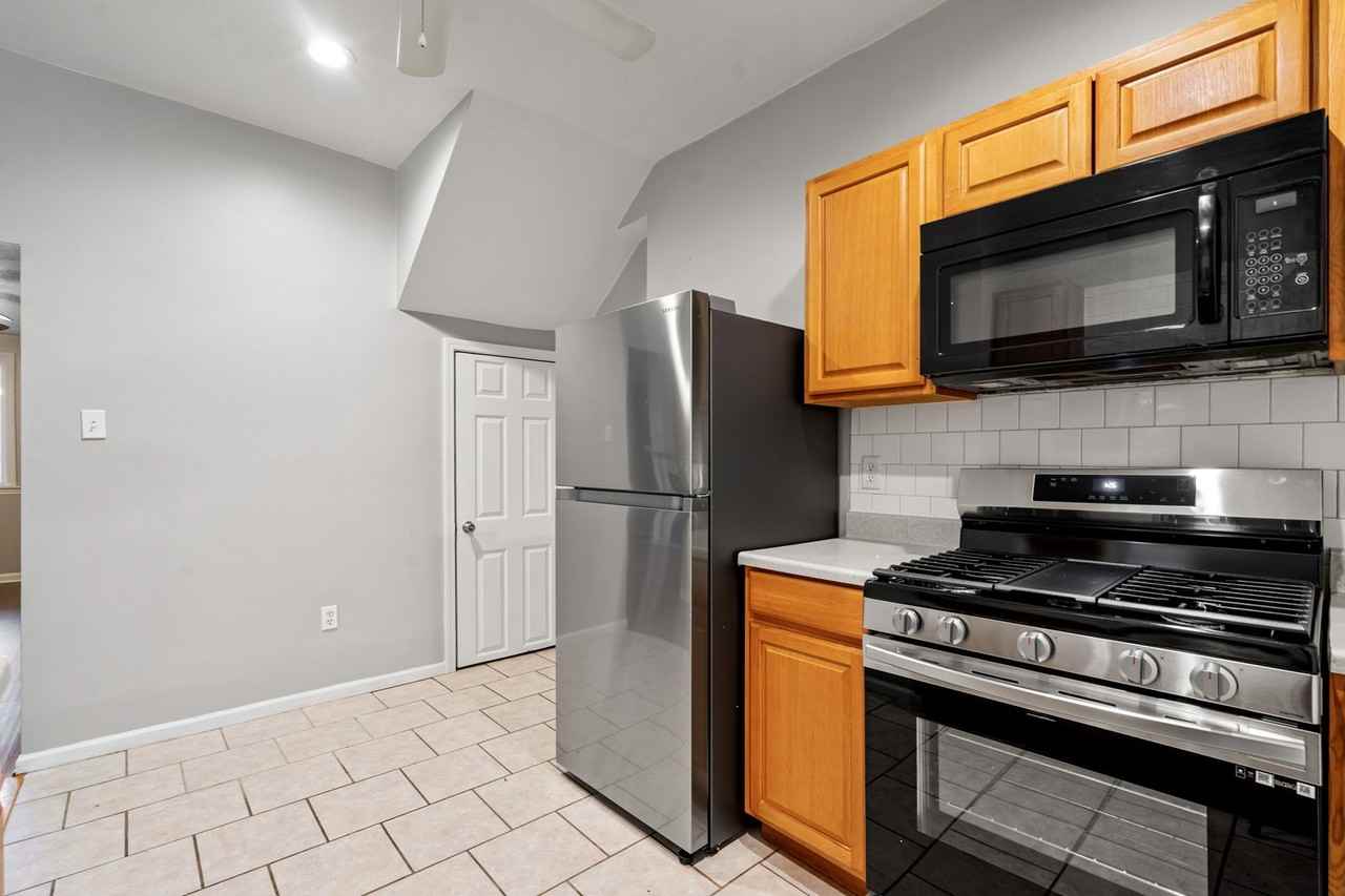 410 Lorenz Ave - Photo 7 of 31