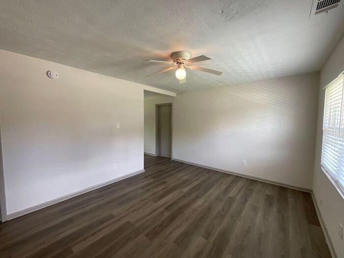 8919 Yarmouth Dr - Photo 5 of 27