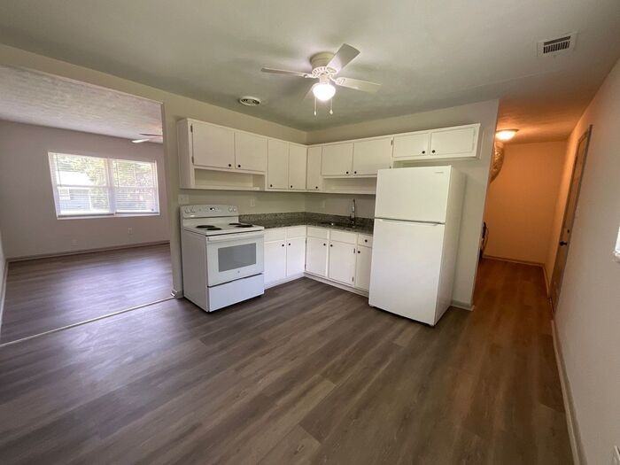 8919 Yarmouth Dr - Photo 7 of 27