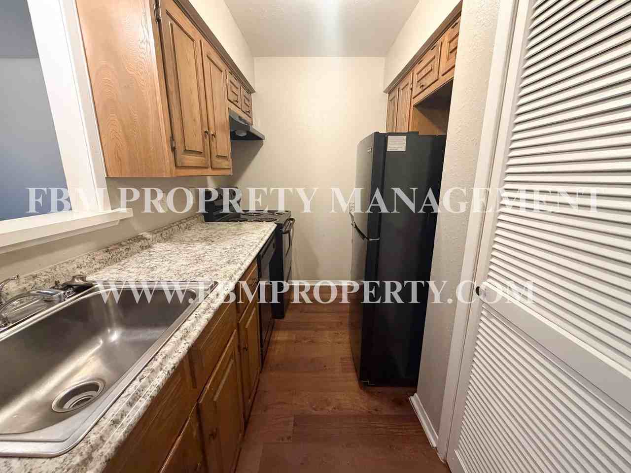 510 W Marvin Ave #112 - Photo 5 of 15