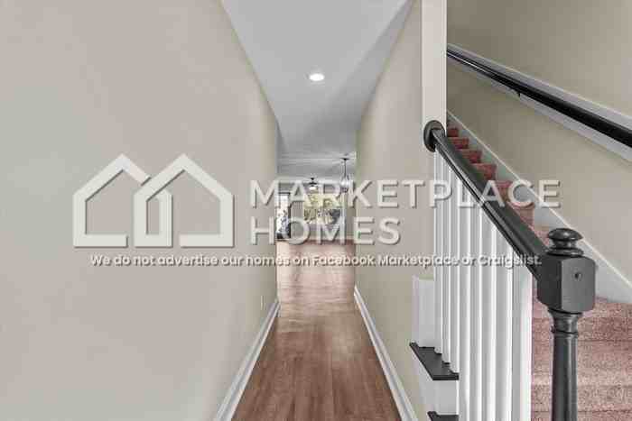 2205 Perrins Ln - Photo 3 of 27