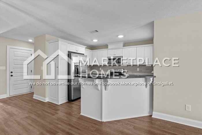 2205 Perrins Ln - Photo 5 of 27
