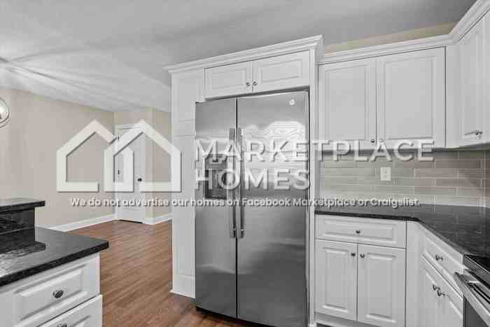 2205 Perrins Ln - Photo 6 of 27