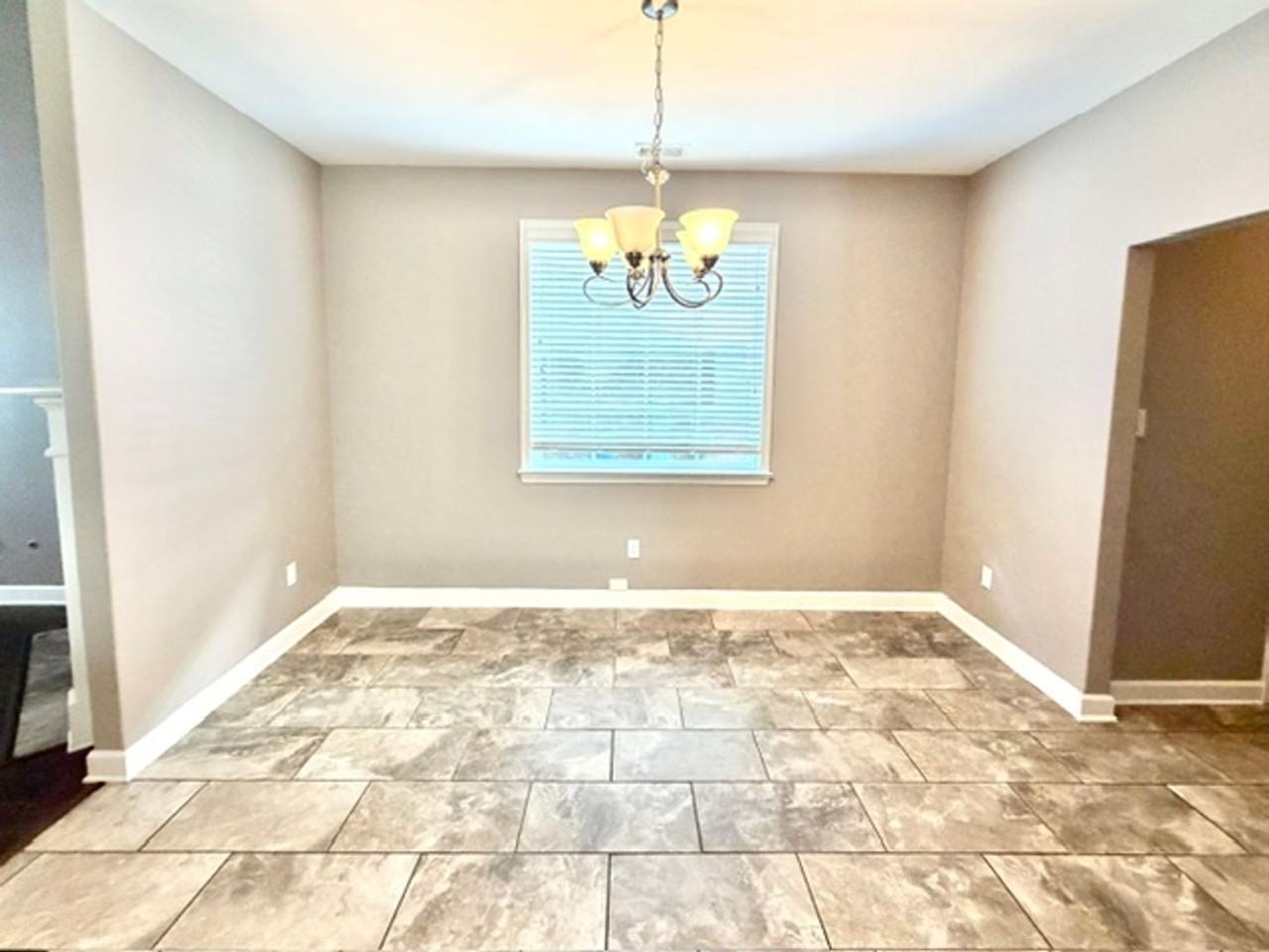 7558 Glenlaurel Way - Photo 5 of 10