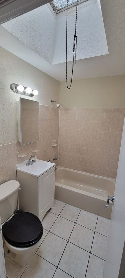 2152 Fanshawe St - Photo 2 of 13