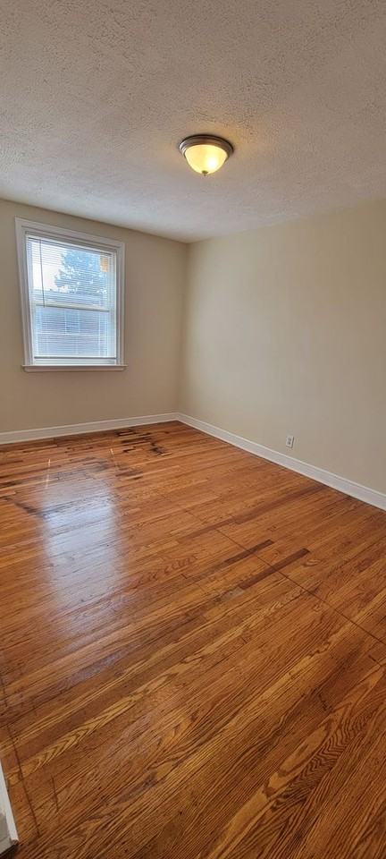 2152 Fanshawe St - Photo 5 of 13