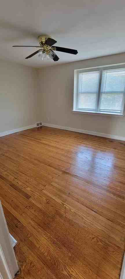 2152 Fanshawe St - Photo 7 of 13