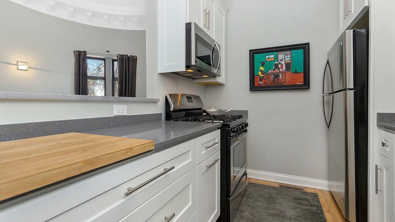 4938 S Drexel Blvd - Photo 4 of 13