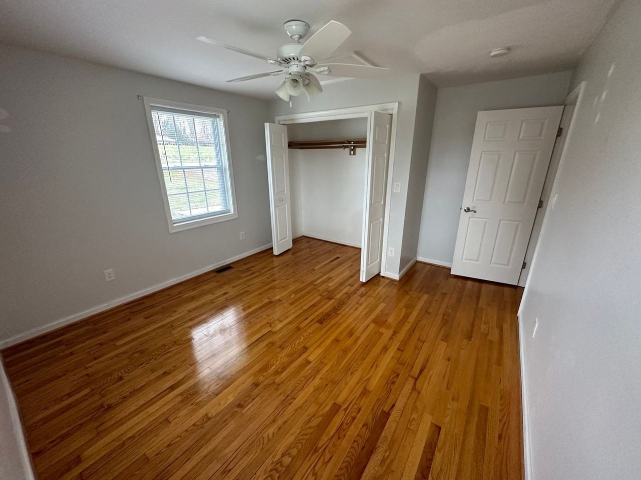 1638 Suburban Rd - Photo 3 of 19