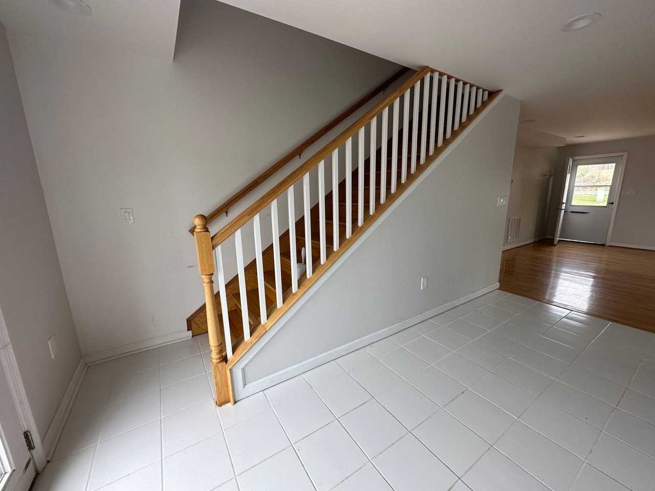 1638 Suburban Rd - Photo 5 of 19