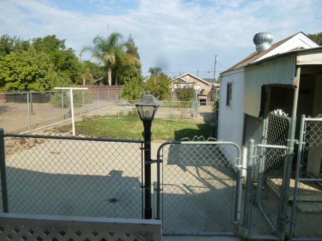 304 S H St - Photo 3 of 3
