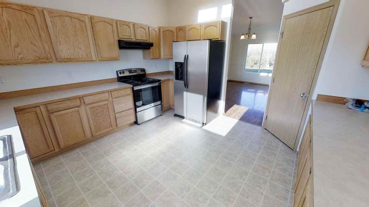 794 Holbrook Rd - Photo 4 of 15