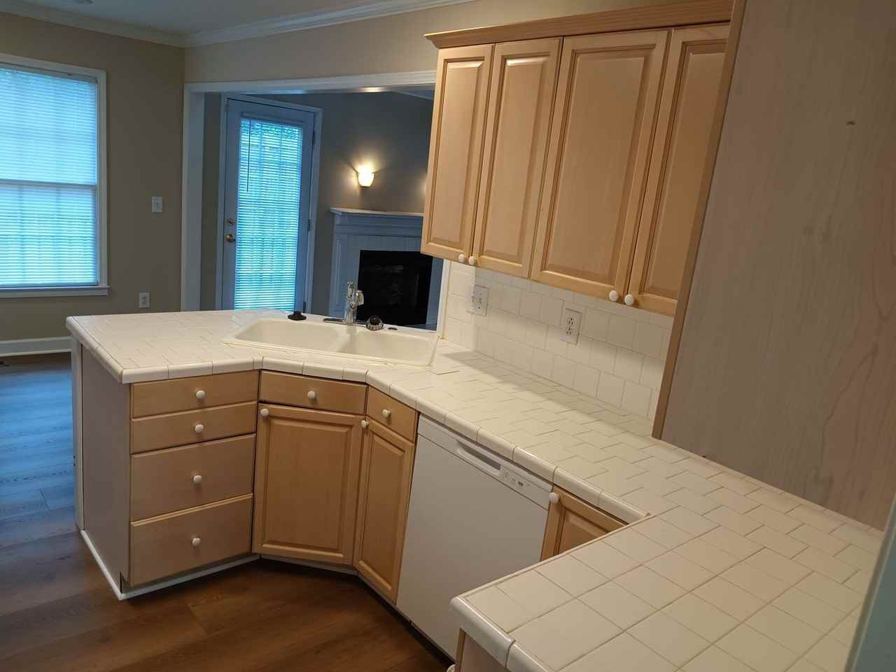 6 University Pl - Photo 5 of 23