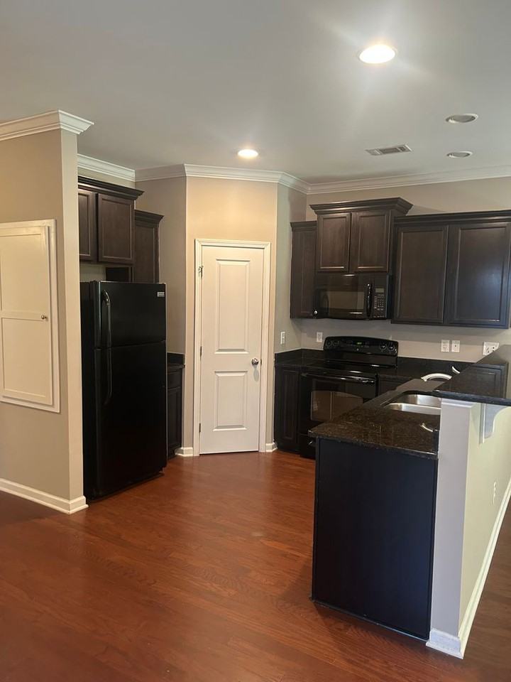 200 Rivers Edge Cir - Photo 2 of 16