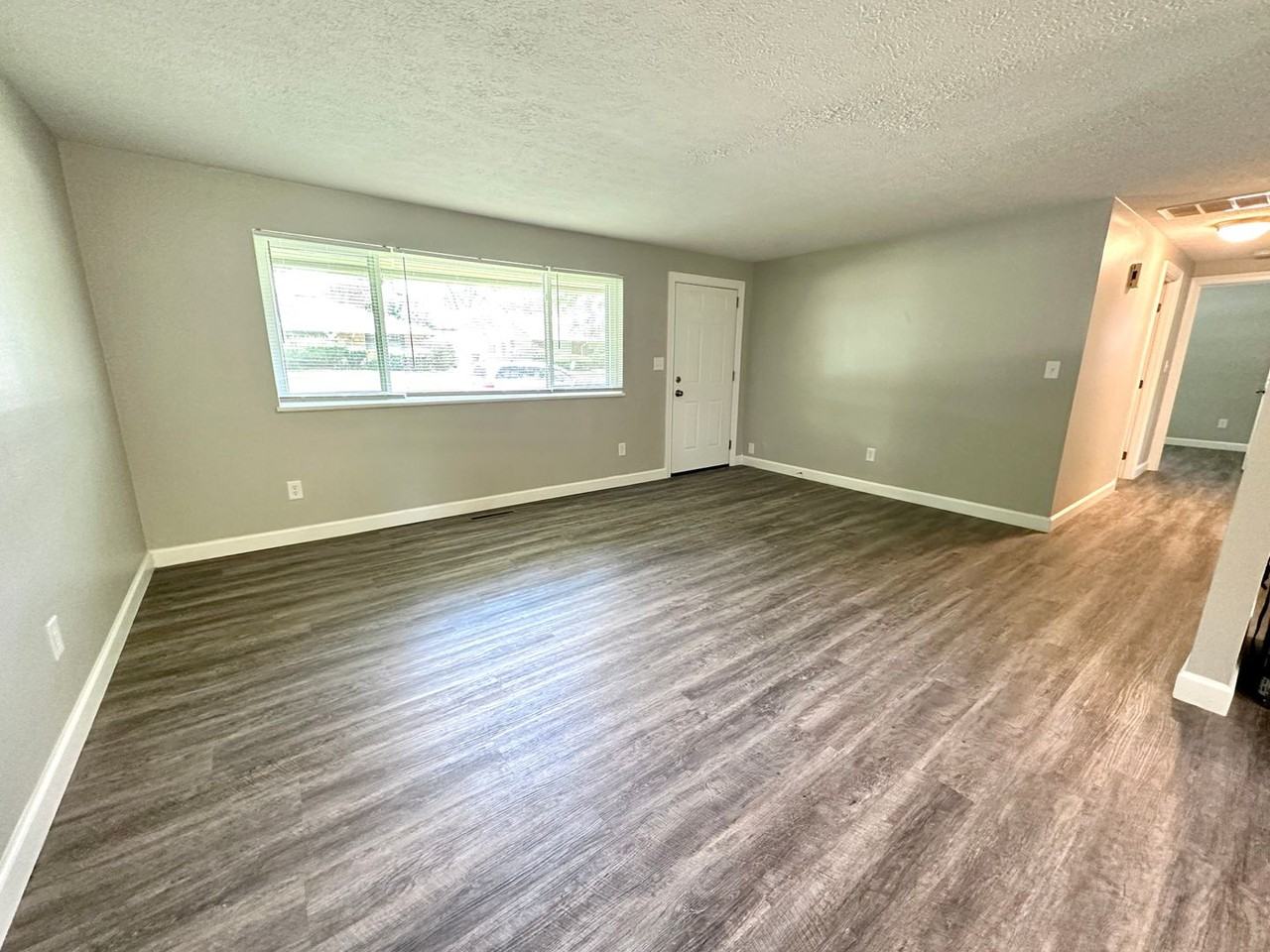 4408 Lesher Dr - Photo 4 of 22