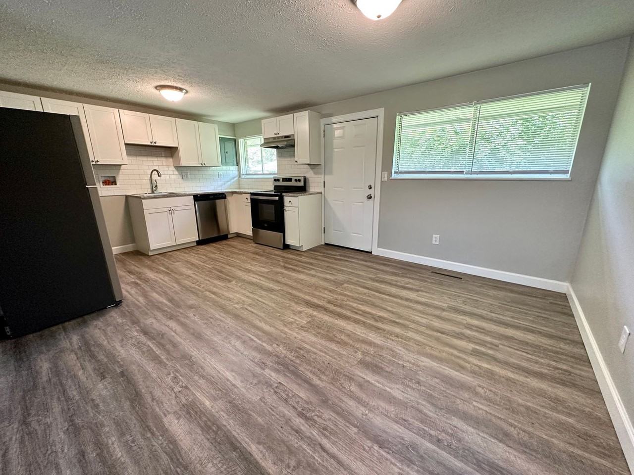 4408 Lesher Dr - Photo 5 of 22