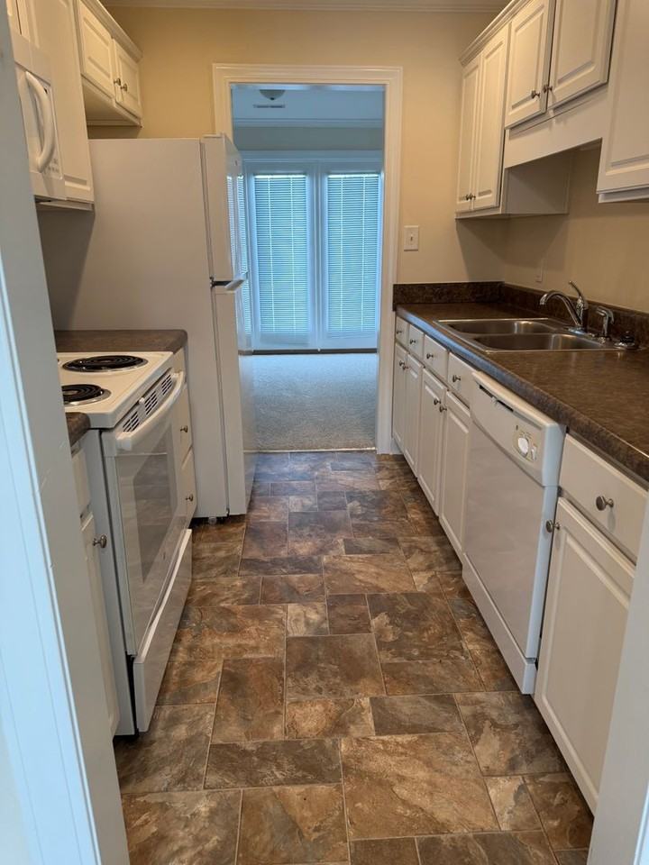 2742 Shire Ln - Photo 4 of 6
