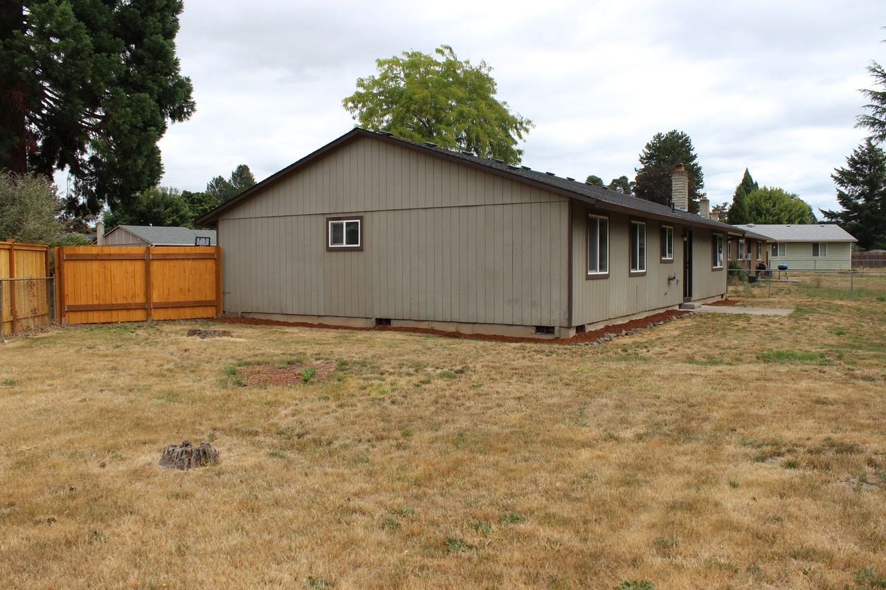 232 Ne Palomar Ct - Photo 2 of 15