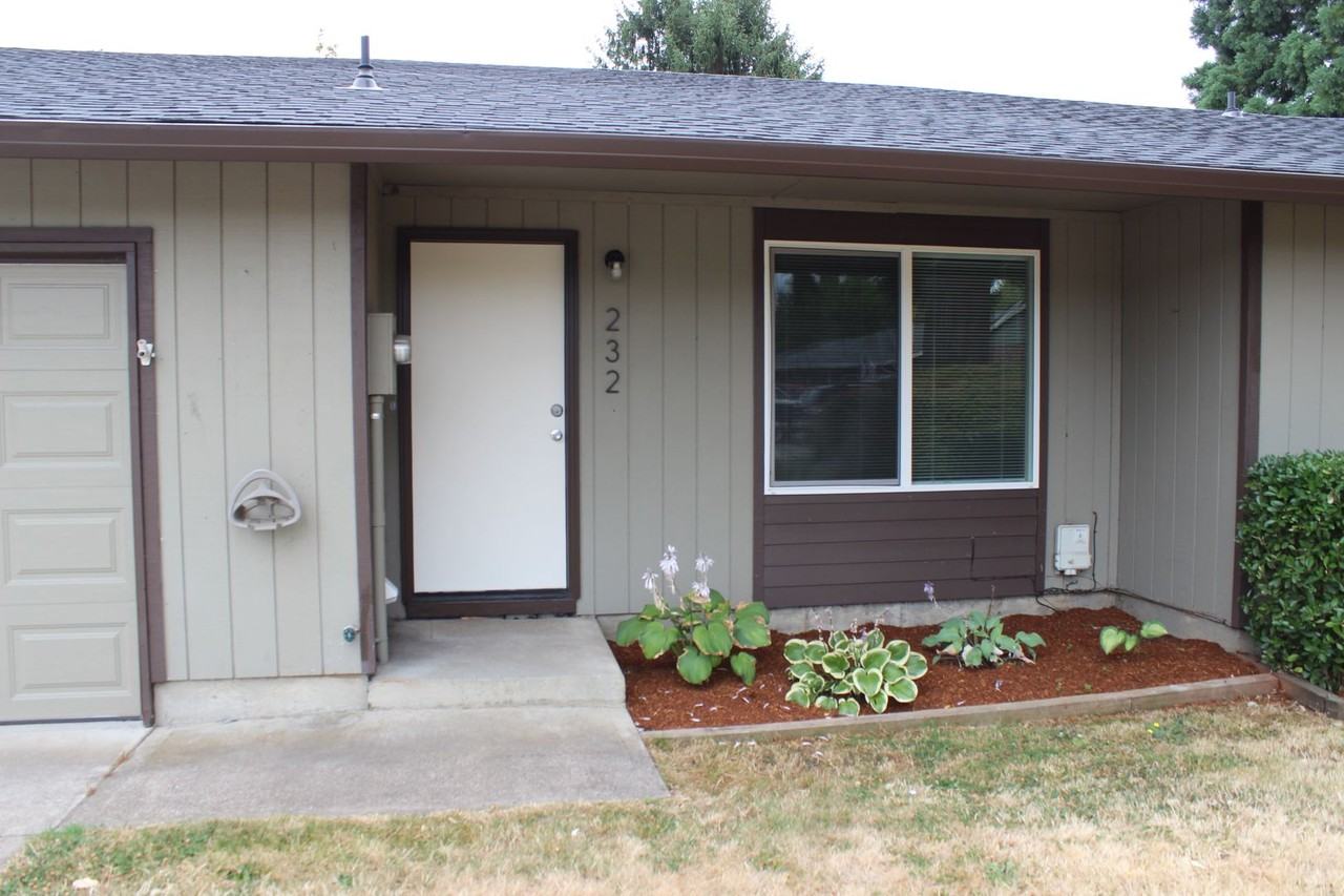 232 Ne Palomar Ct - Photo 3 of 15