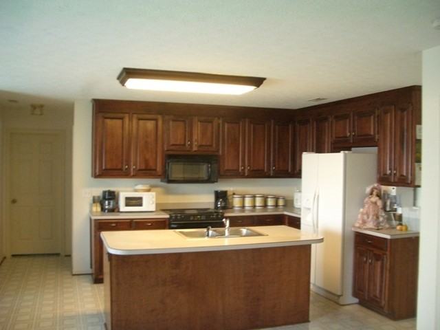 776 Michelle Dr - Photo 3 of 7