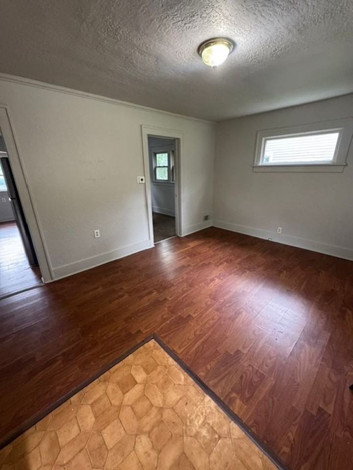 1921 Drexel Ave - Photo 2 of 7