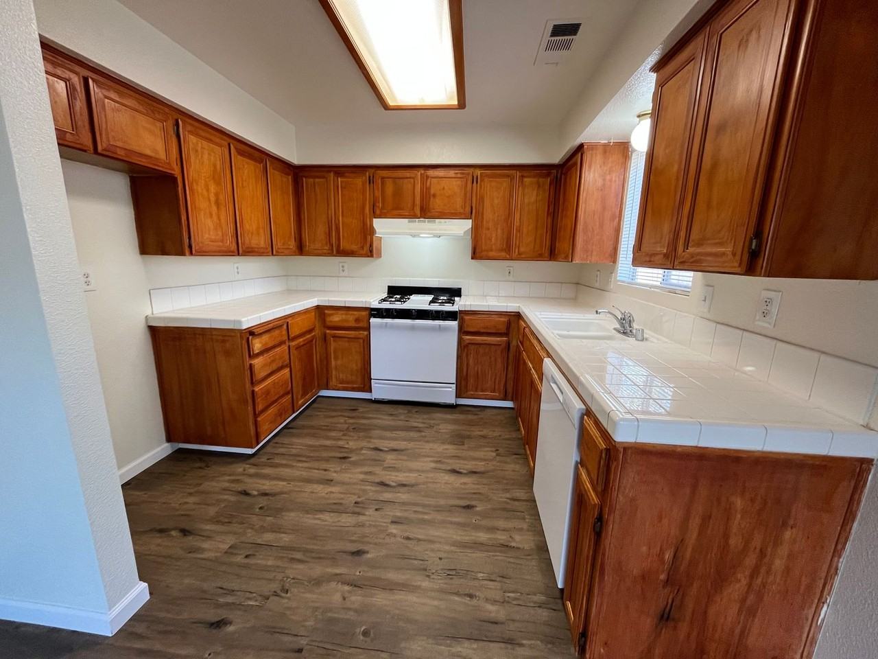 640 S Chess Terrace St - Photo 4 of 12