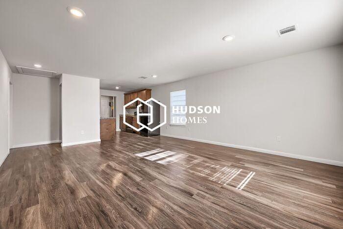 501 N Jefferson St - Photo 3 of 14