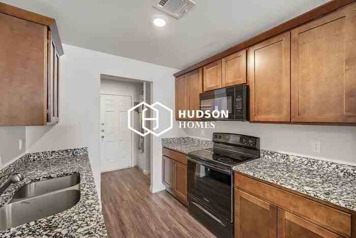 501 N Jefferson St - Photo 5 of 14
