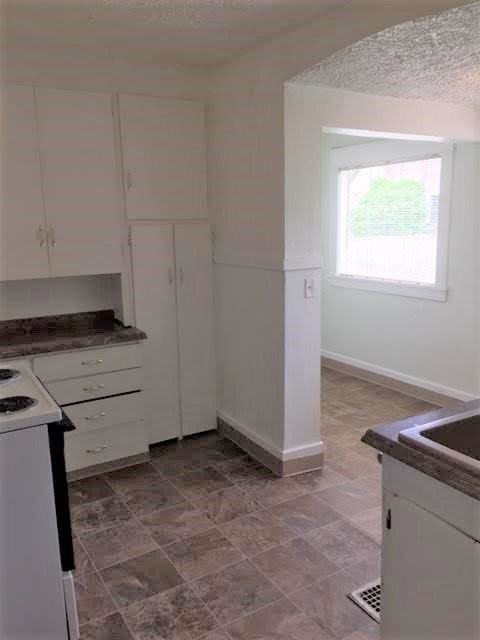 1032 Ne Madrona St - Photo 7 of 22