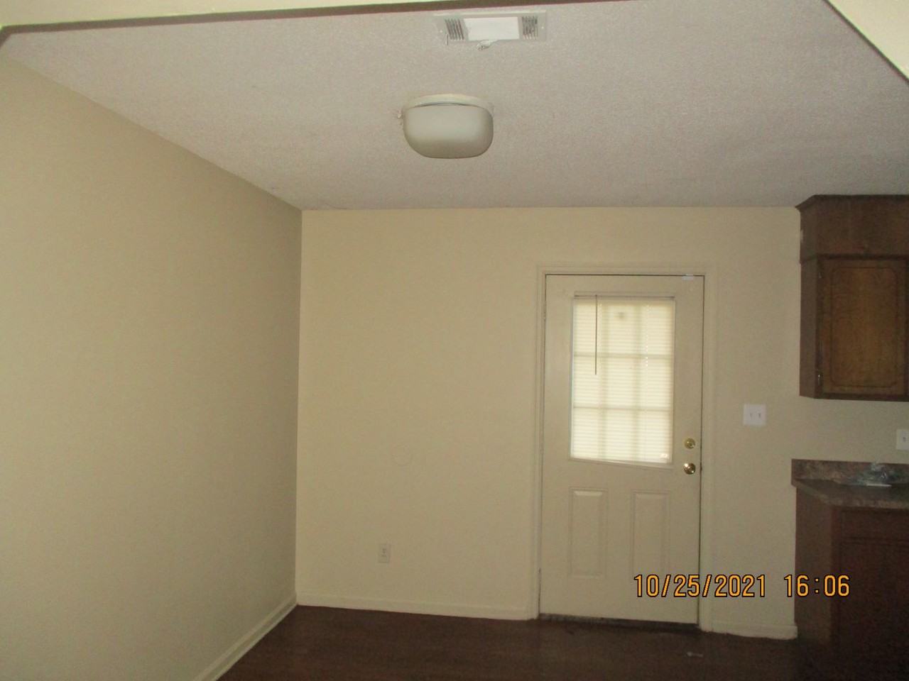1409 Westcliff Ct - Photo 3 of 7